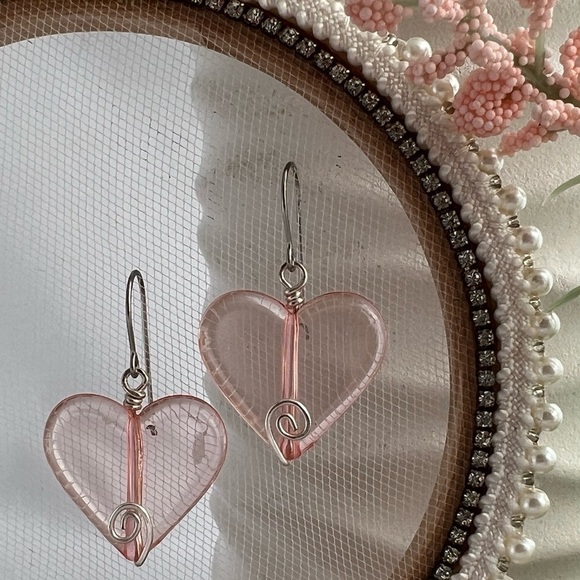 WIRE Wrapped Heart Earrings Soft Pink - Picture 3 of 11